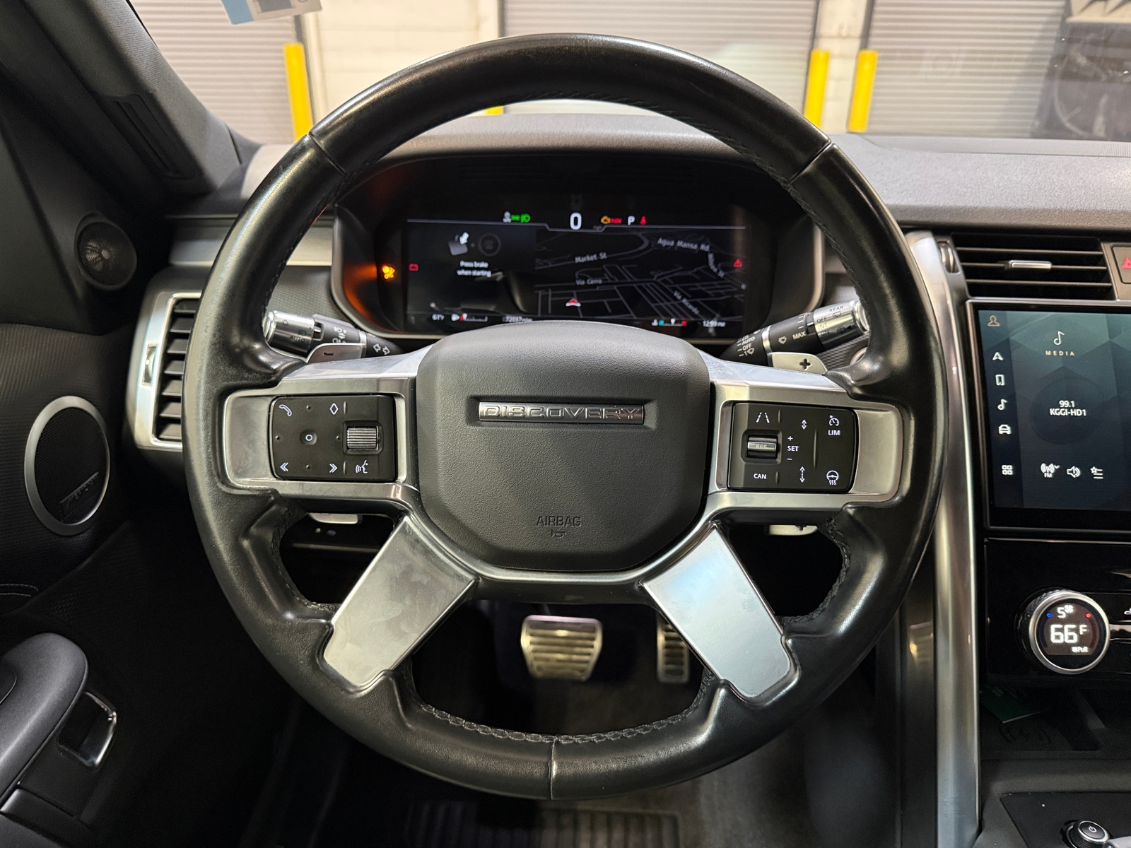 Thumbnail: 2021 Land Rover Discovery - 4
