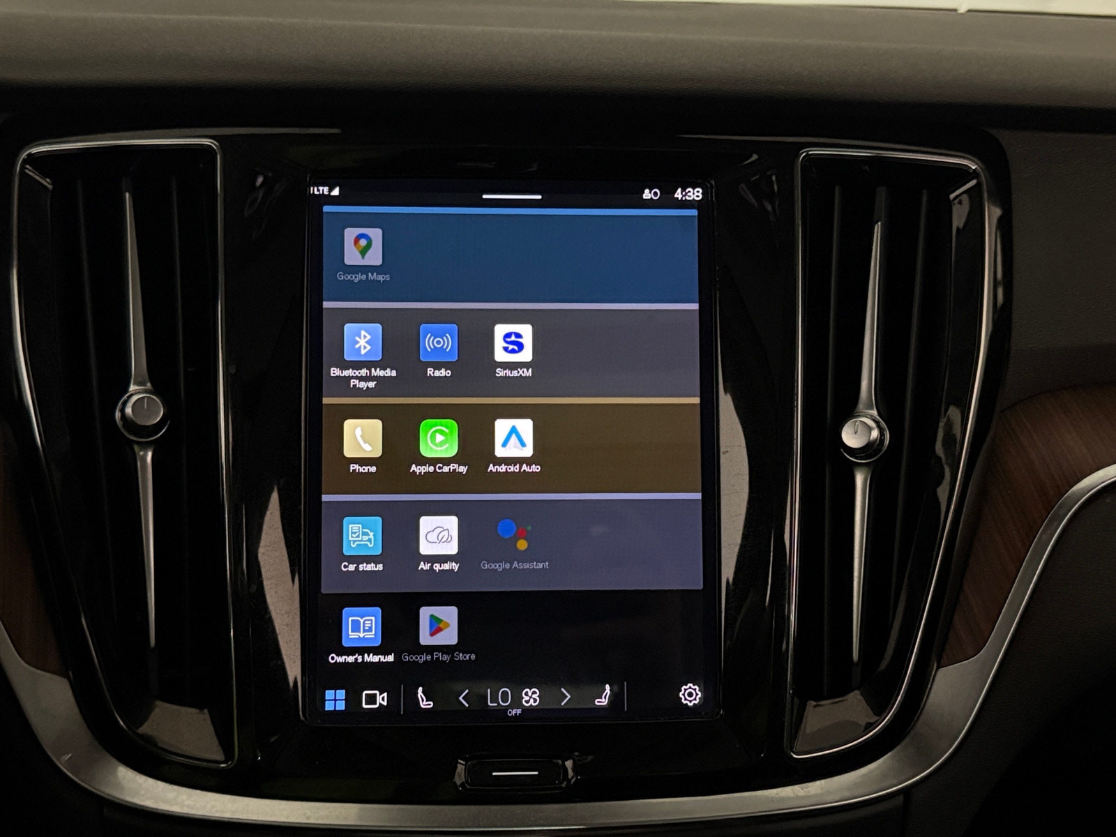 Thumbnail: 2024 Volvo S60 - 3