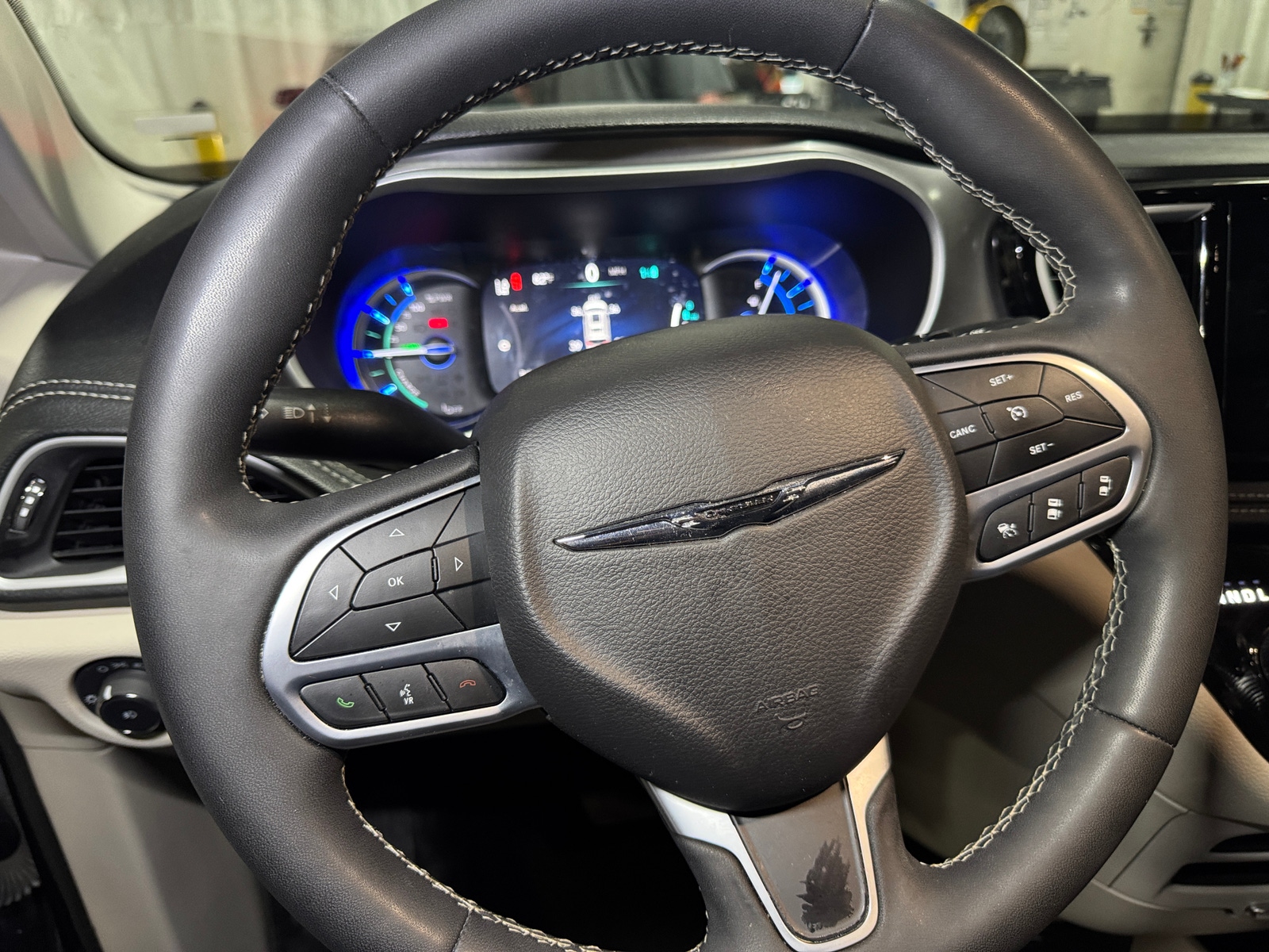 Thumbnail: 2024 Chrysler Pacifica - 4