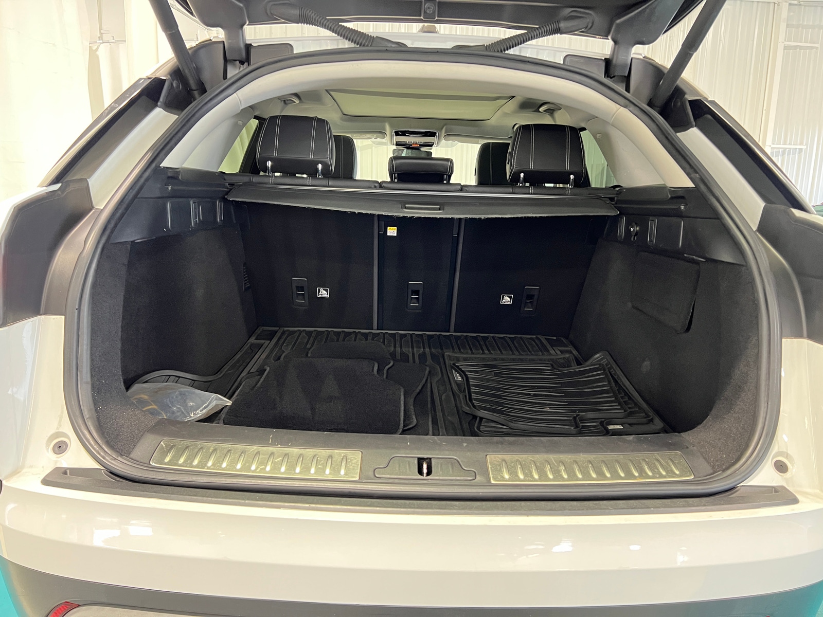 Thumbnail: 2019 Land Rover Range Rover Velar - 6
