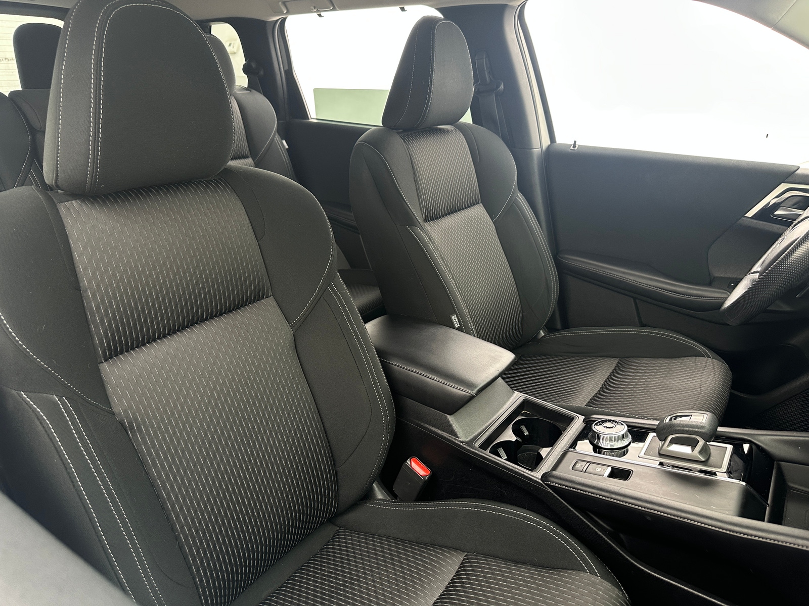Thumbnail: 2022 Mitsubishi Outlander - 2