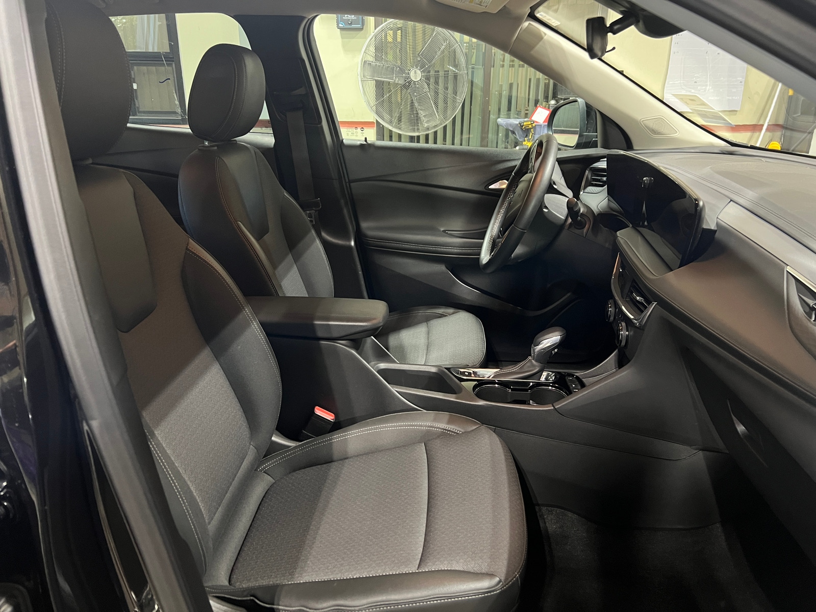 Thumbnail: 2025 Buick Encore GX - 2