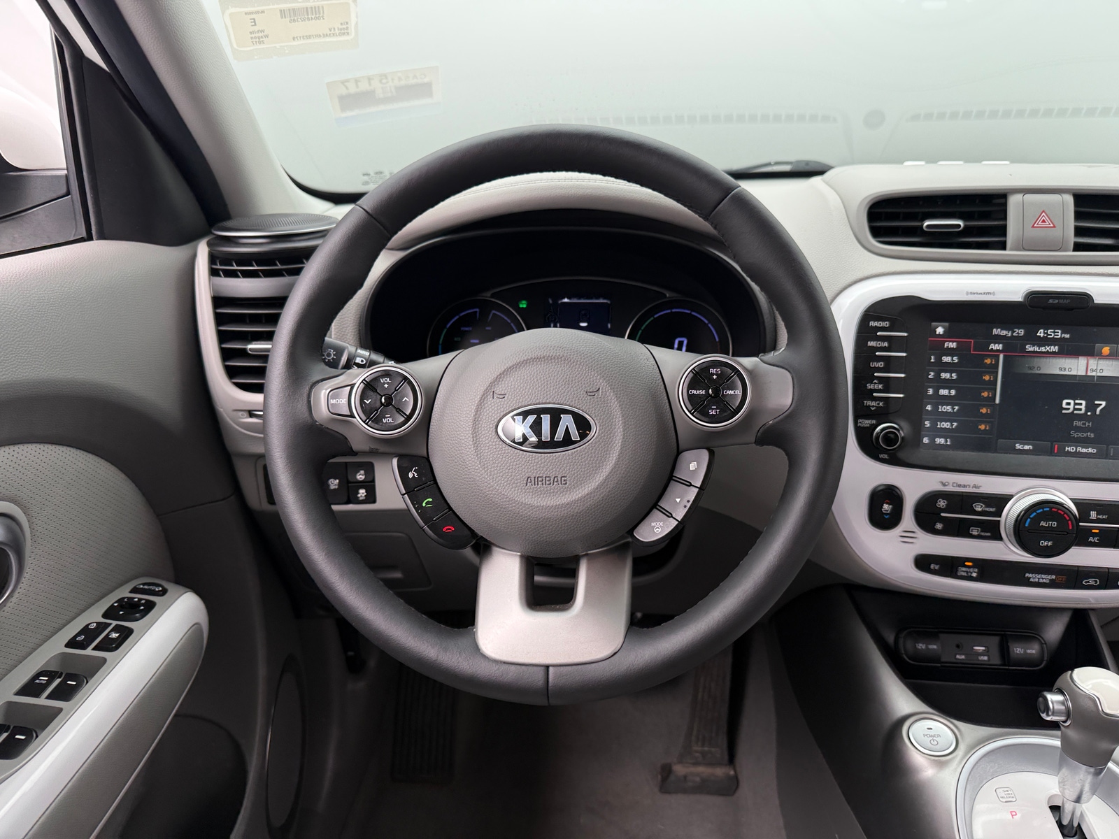 Thumbnail: 2017 Kia Soul EV - 4