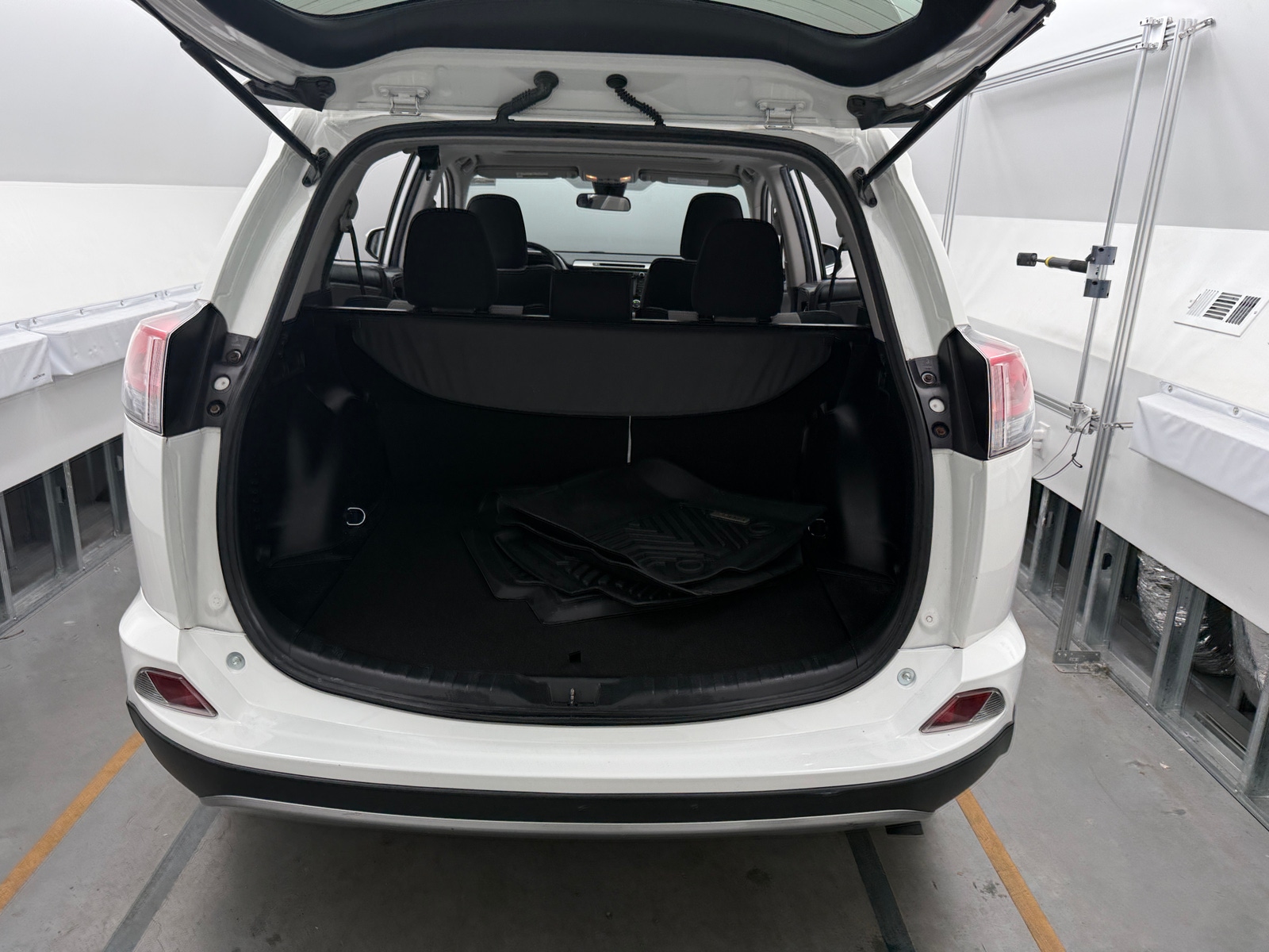 Thumbnail: 2018 Toyota RAV4 - 7