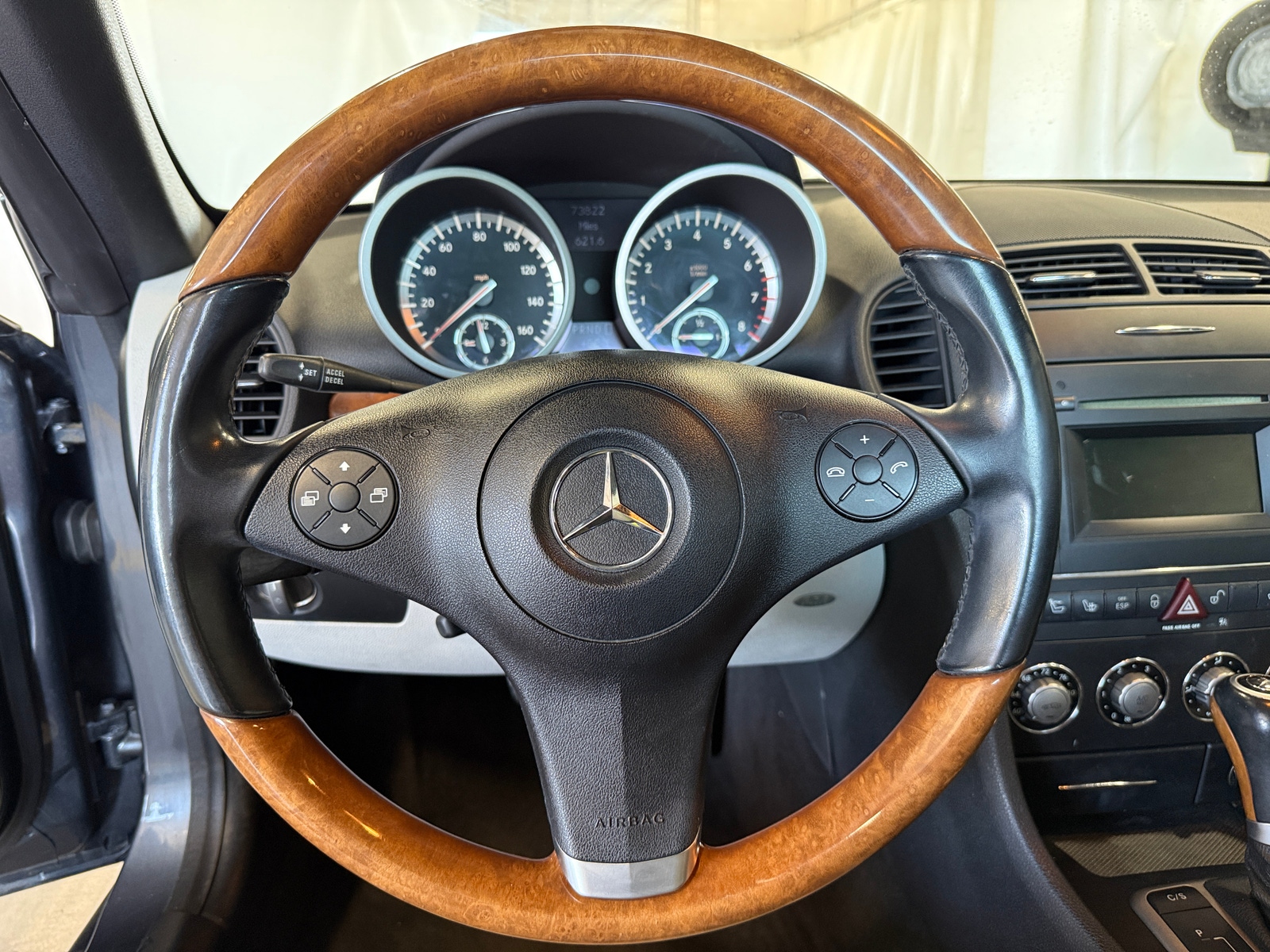 Thumbnail: 2010 Mercedes-Benz SLK - 4
