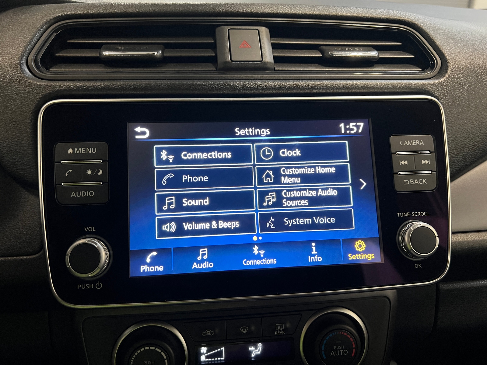Thumbnail: 2023 Nissan Leaf - 4
