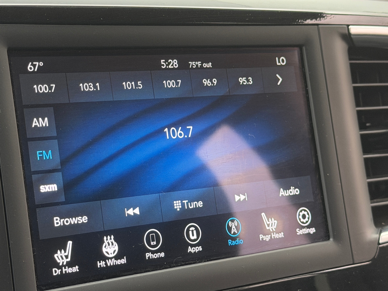 Thumbnail: 2020 Chrysler Pacifica - 3