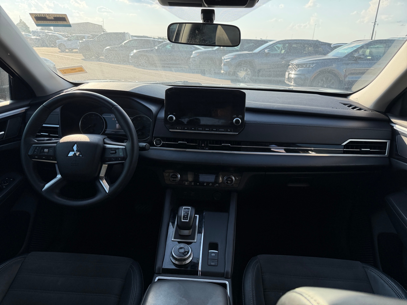 Thumbnail: 2023 Mitsubishi Outlander - 2
