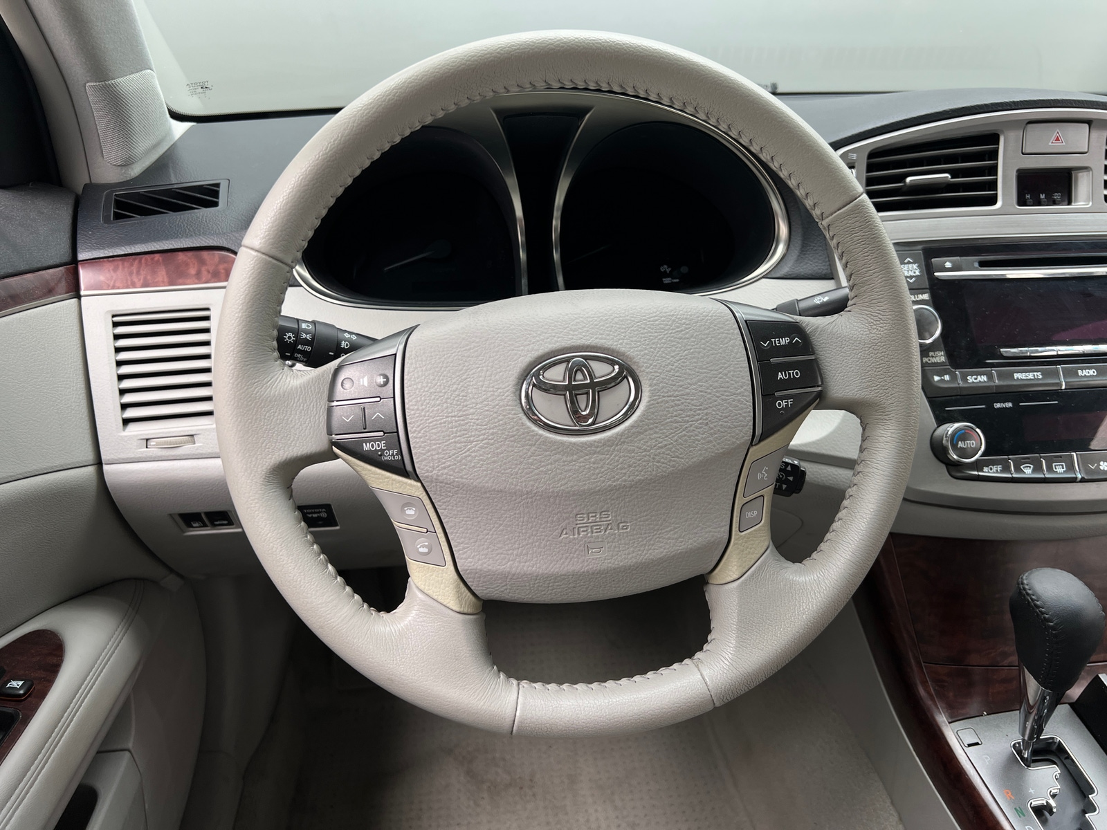 Thumbnail: 2011 Toyota Avalon - 4