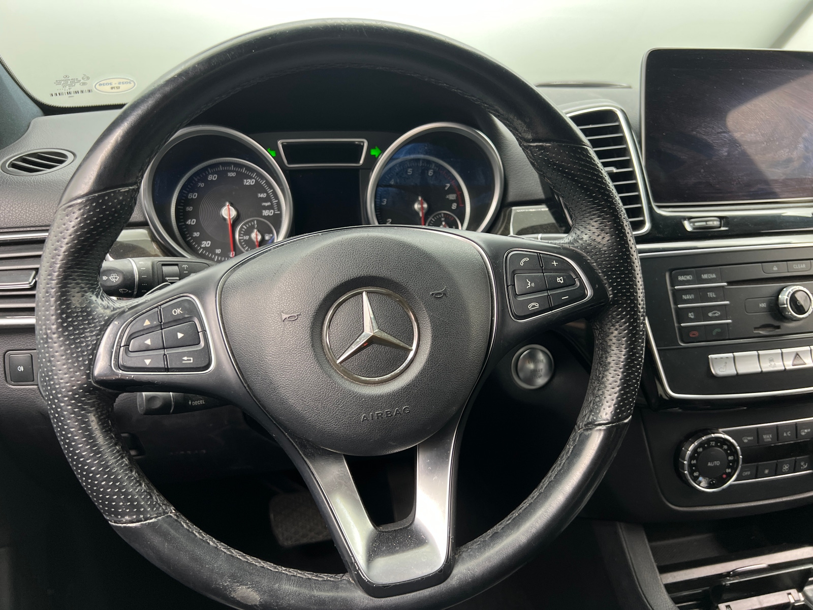 Thumbnail: 2017 Mercedes-Benz GLE - 4
