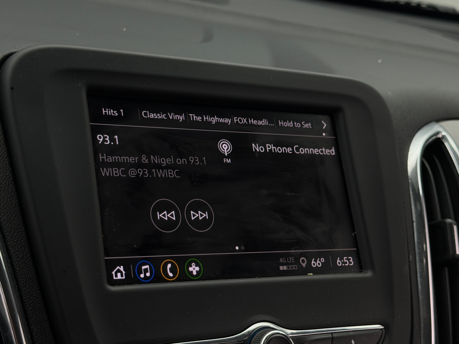 Thumbnail: 2022 Chevrolet Equinox - 4