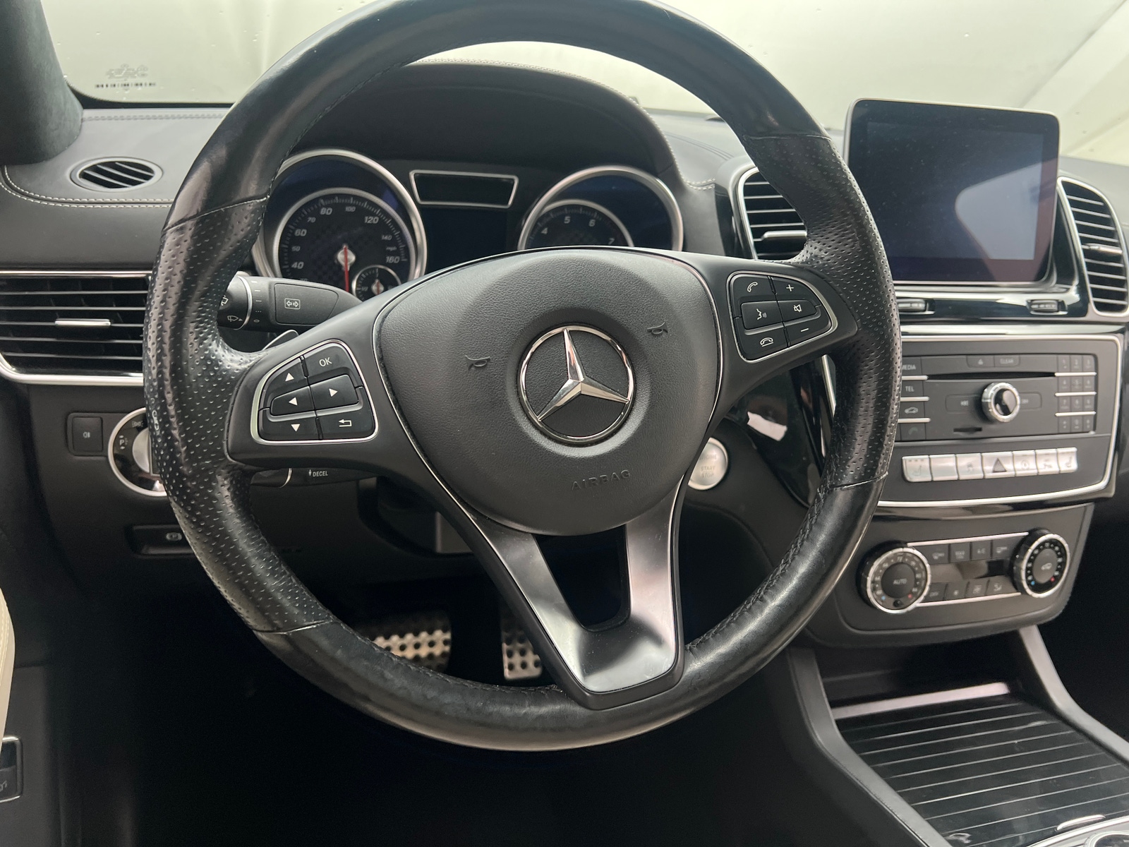 Thumbnail: 2017 Mercedes-Benz GLE - 4
