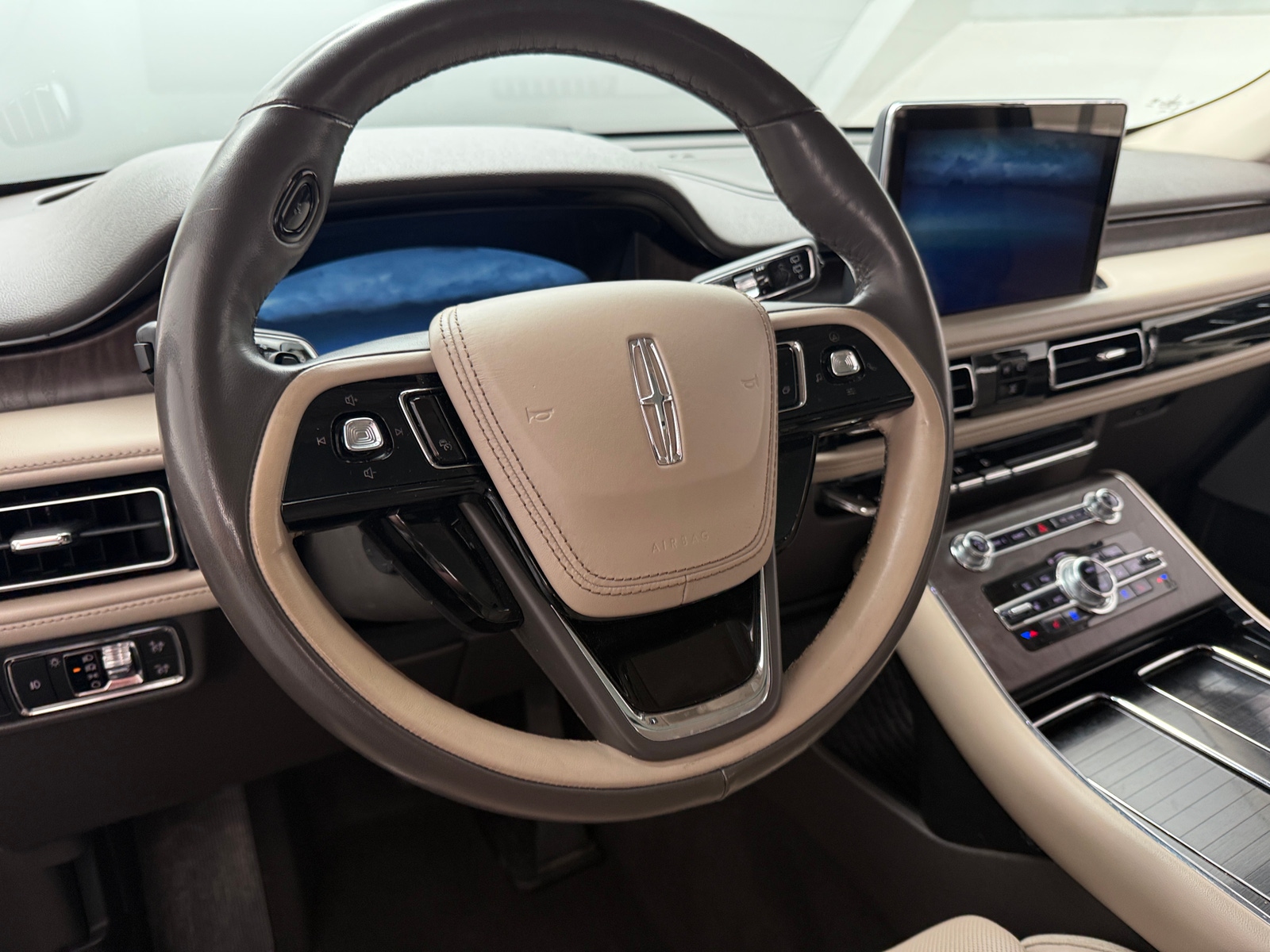 Thumbnail: 2021 Lincoln Aviator - 4