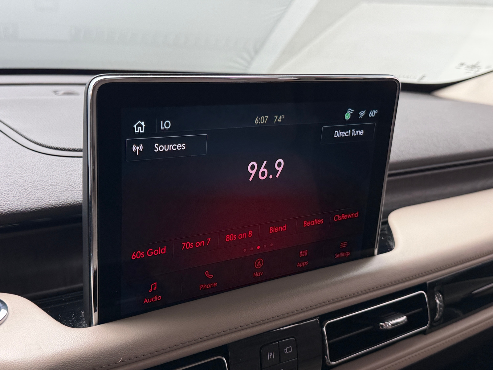 Thumbnail: 2021 Lincoln Aviator - 3