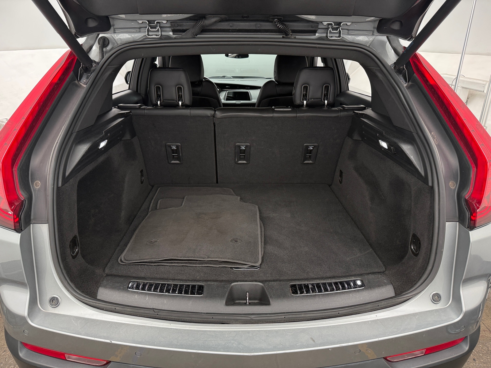 Thumbnail: 2023 Cadillac XT4 - 6
