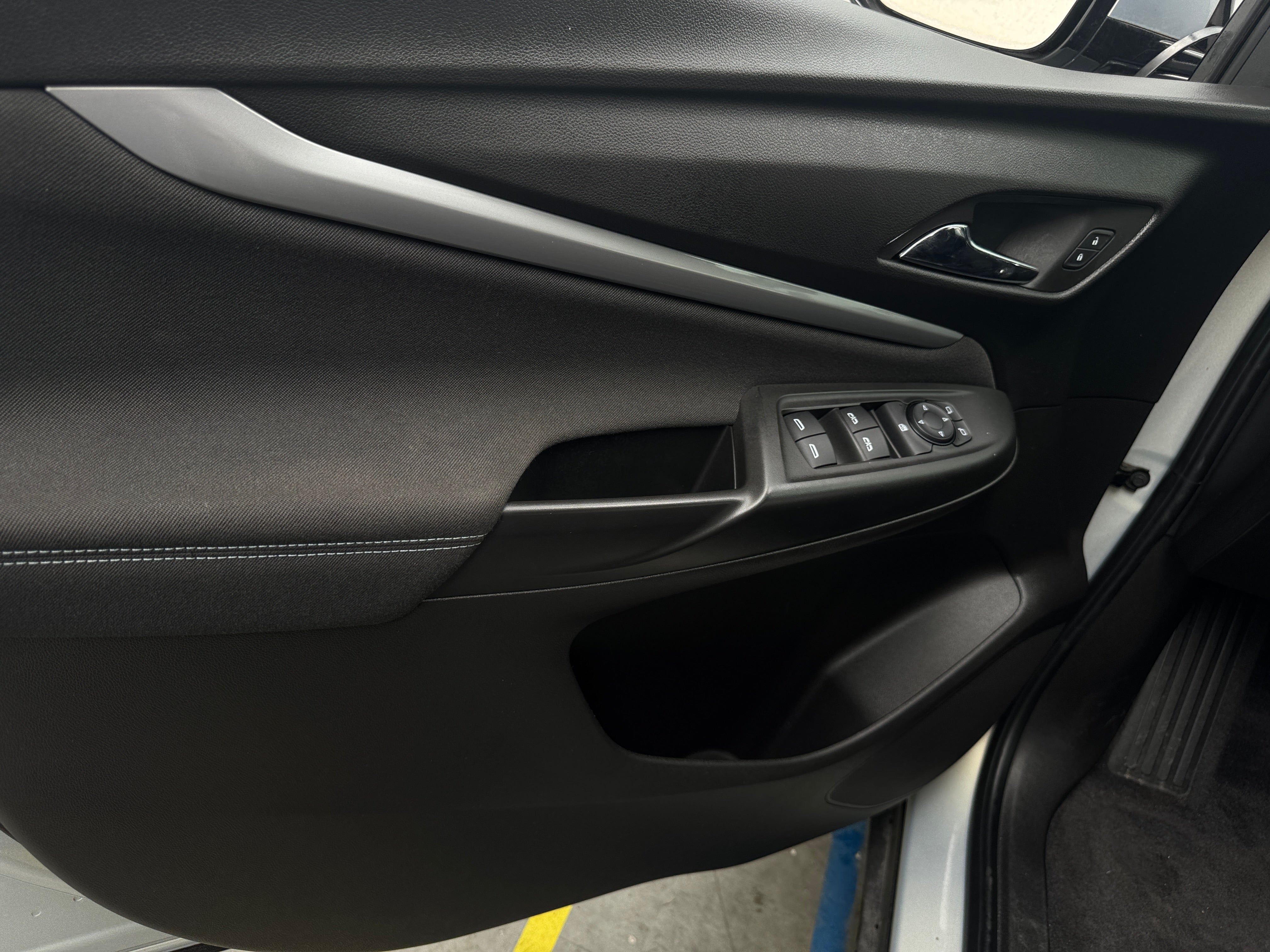 Used 2022 Chevrolet Bolt EUV LT with VIN 1G1FY6S08N4126070 for sale in Auburn, WA
