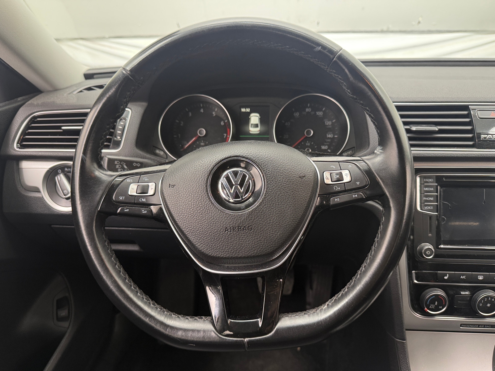 Thumbnail: 2019 Volkswagen Passat - 4