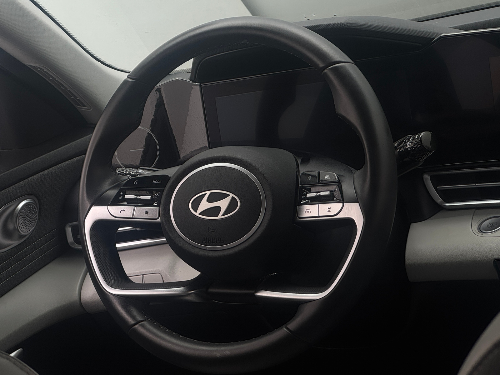 Thumbnail: 2025 Hyundai Elantra - 4