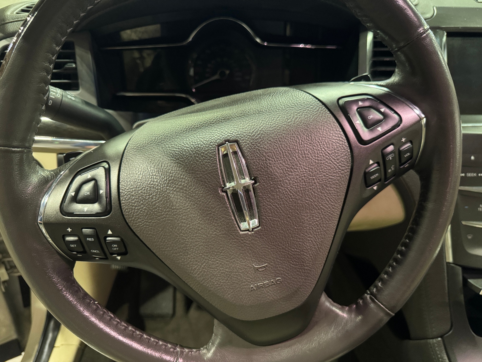 Thumbnail: 2013 Lincoln MKS - 4