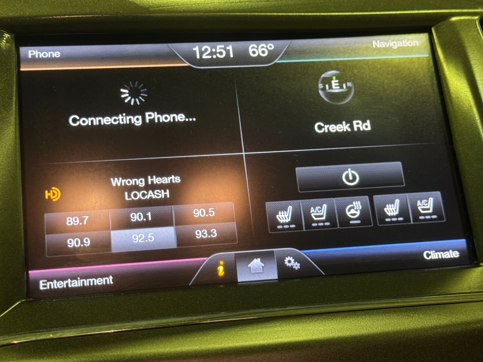 Thumbnail: 2013 Lincoln MKS - 3