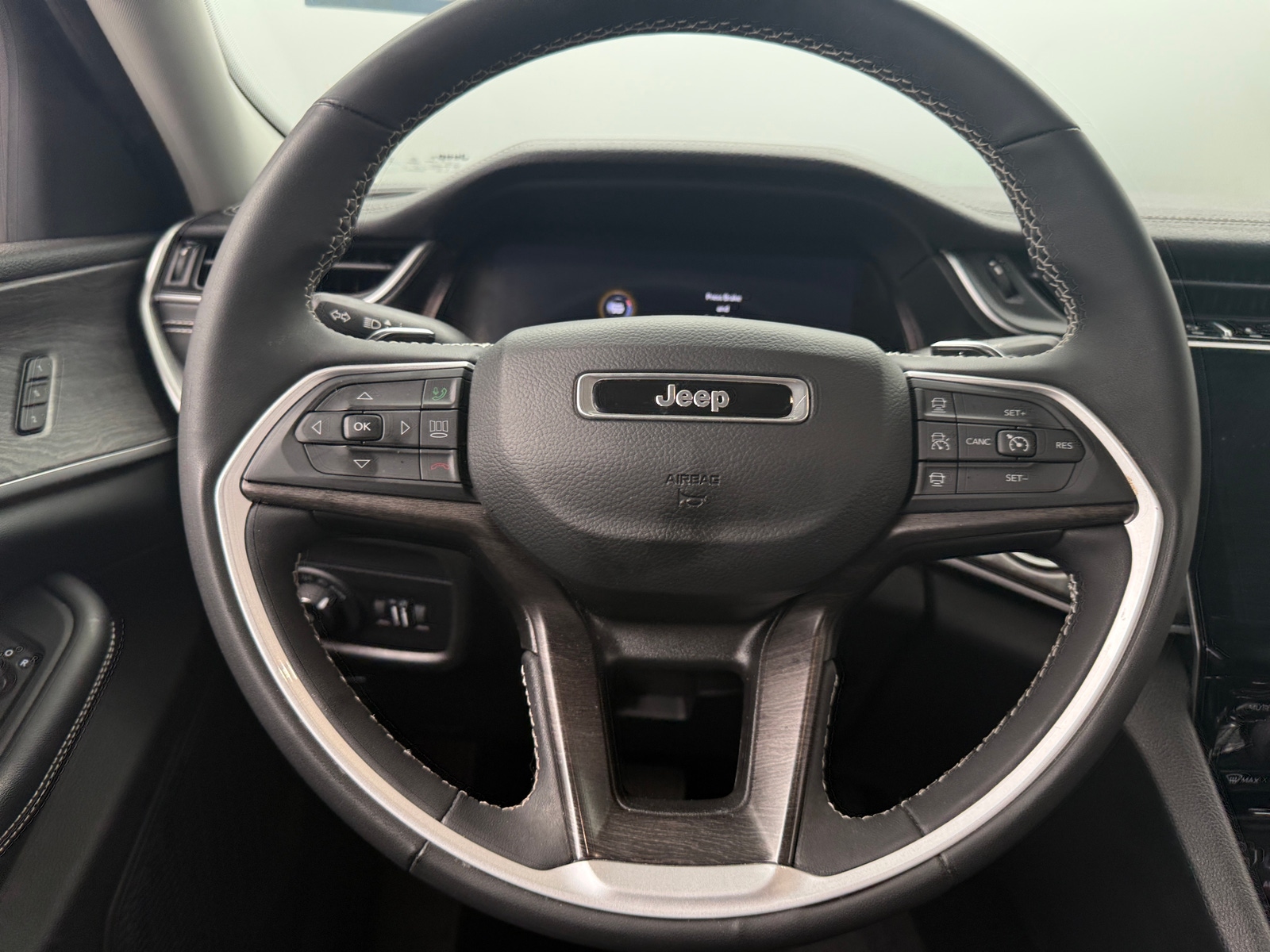 Thumbnail: 2023 Jeep Grand Cherokee L - 4