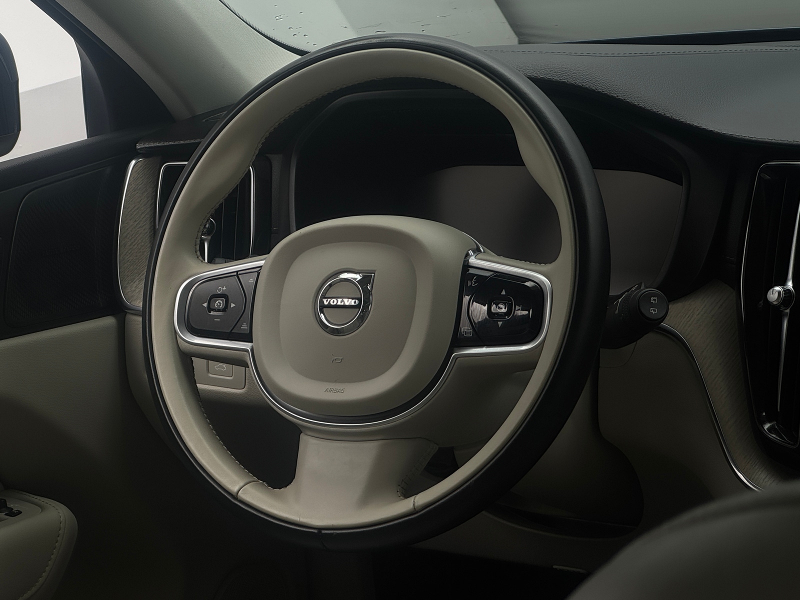 Thumbnail: 2021 Volvo XC60 - 4
