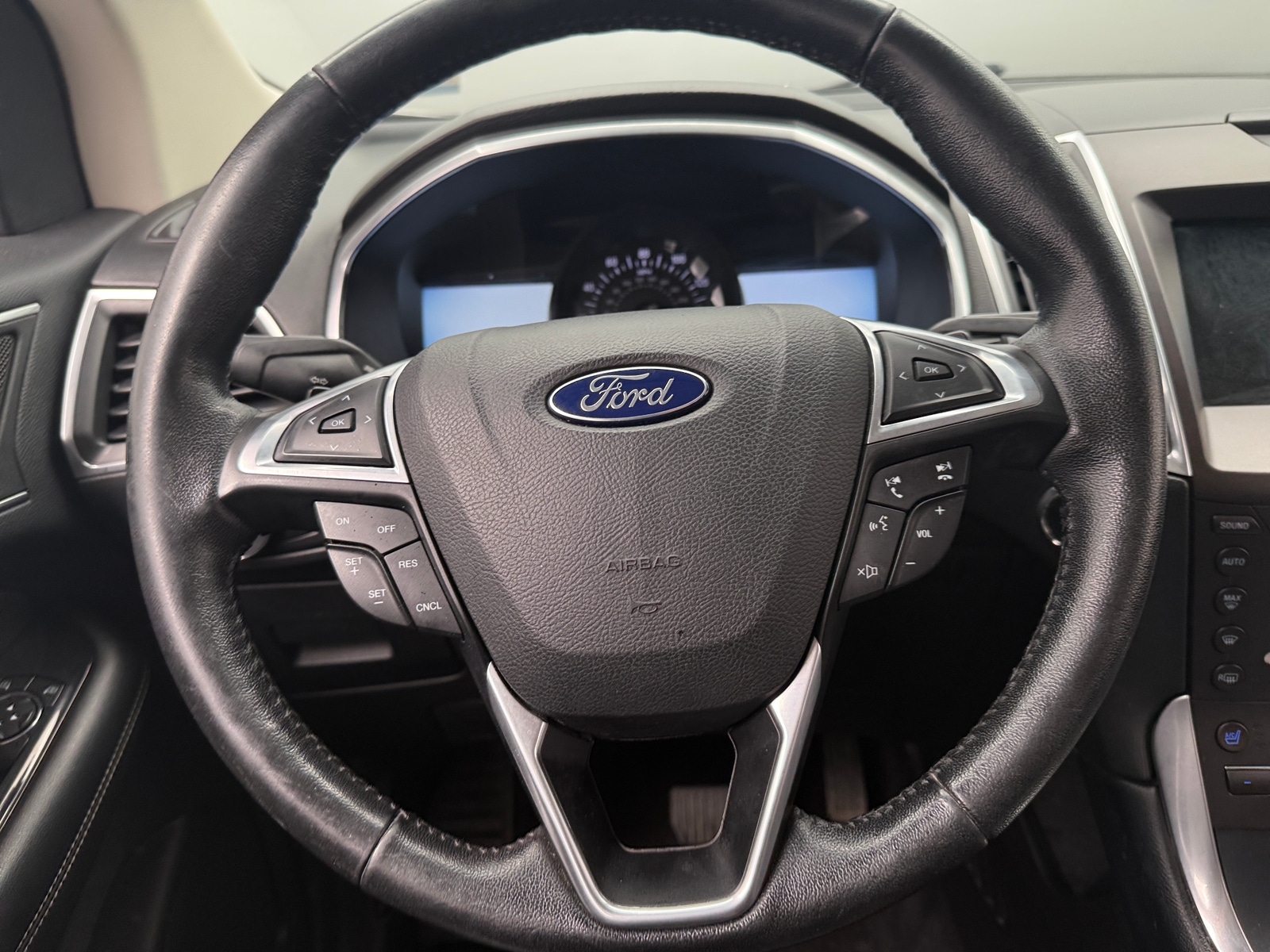 Thumbnail: 2017 Ford Edge - 4
