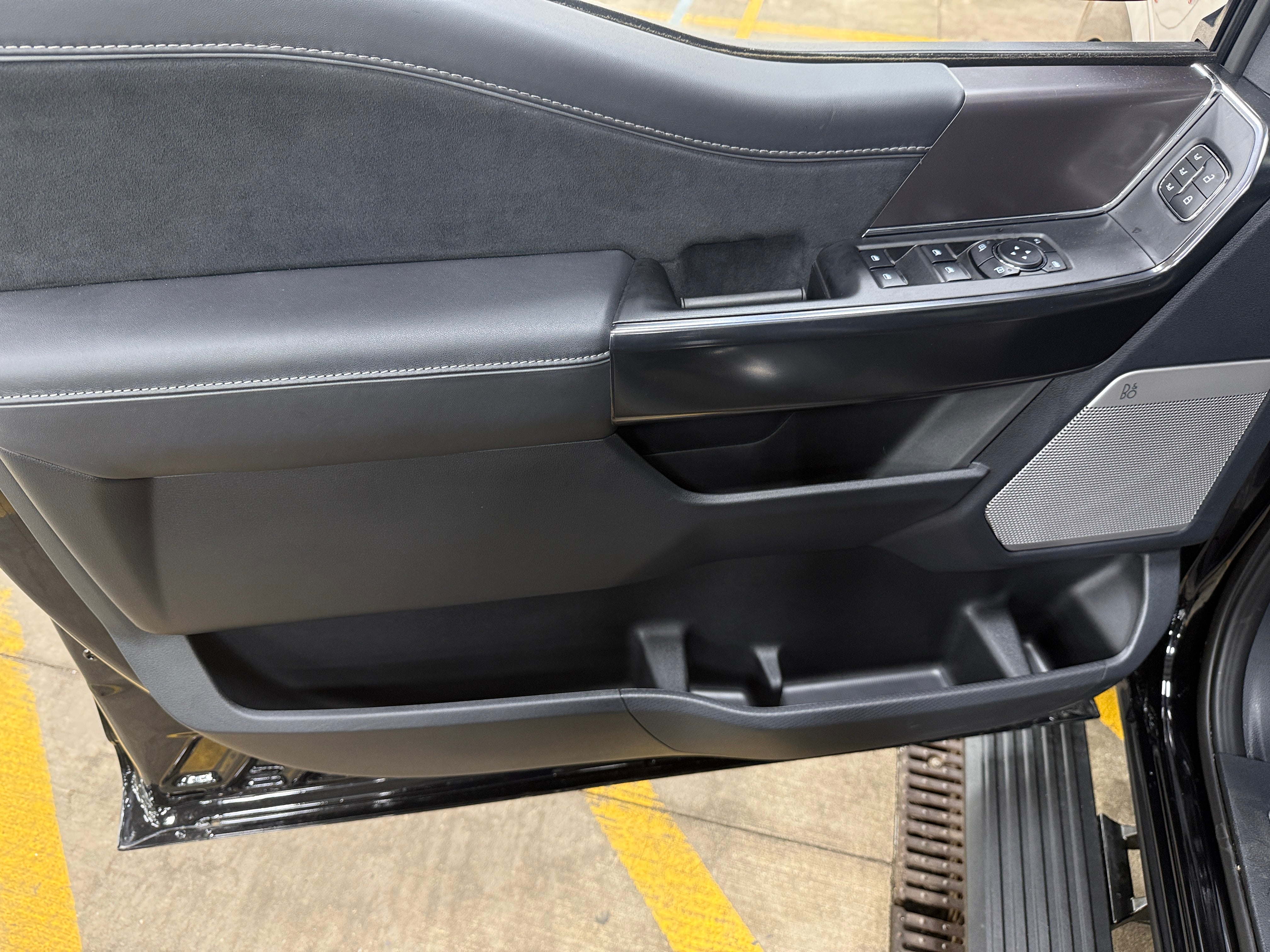 2026 Ford F-150 Platinum - Photo 3