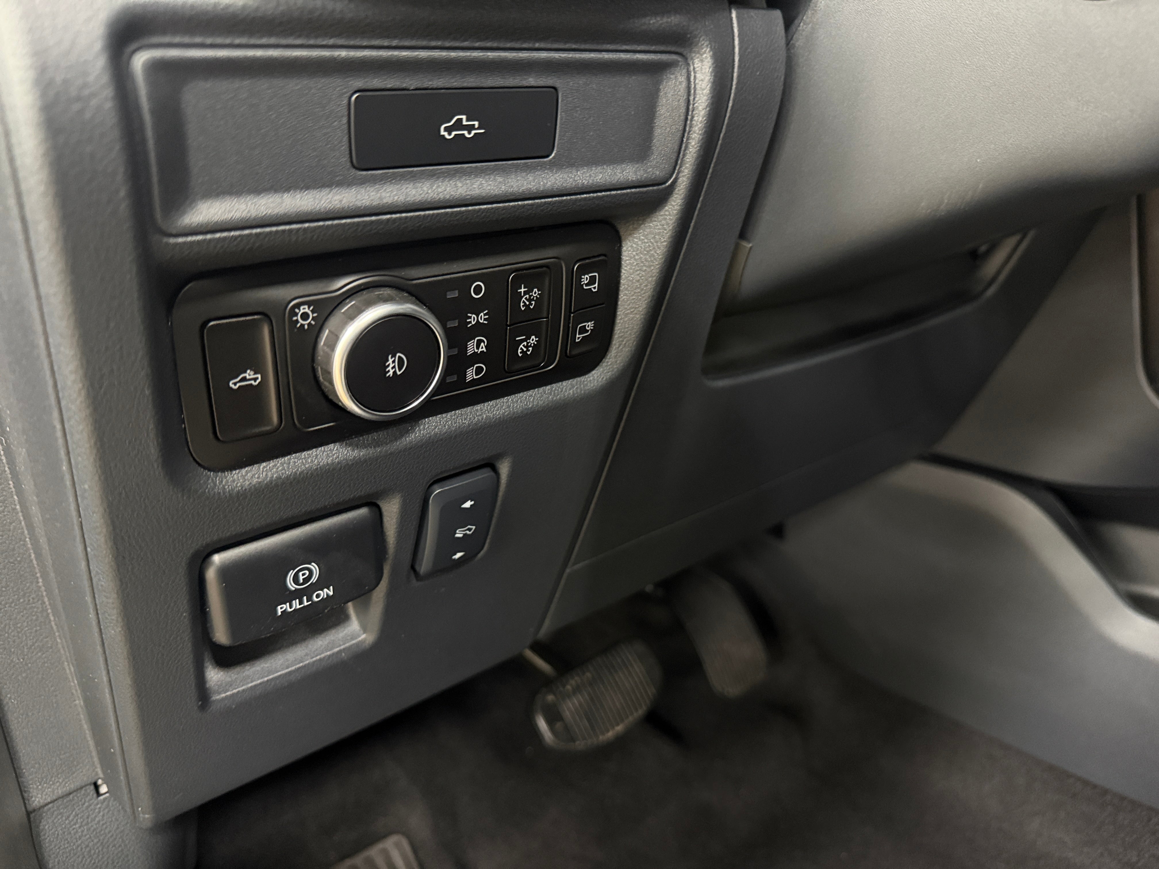 2026 Ford F-150 Platinum - Photo 14