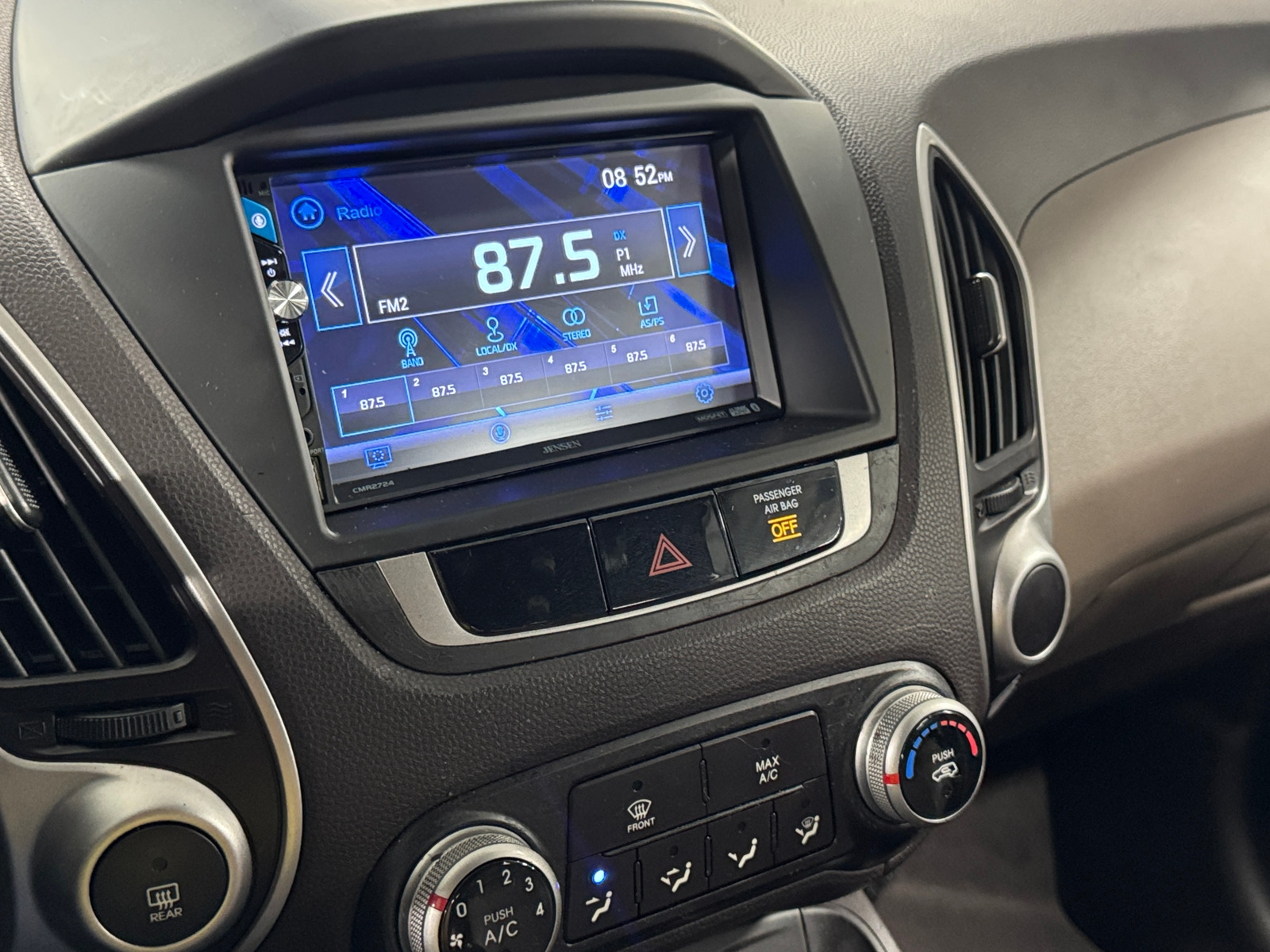 Thumbnail: 2010 Hyundai Tucson - 4