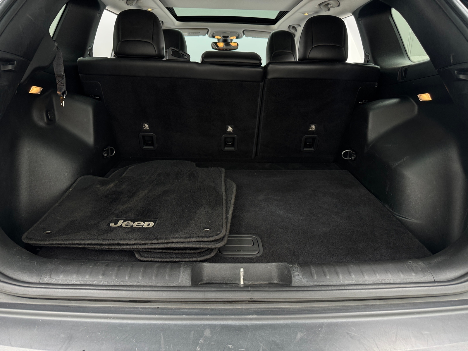 Thumbnail: 2019 Jeep Cherokee - 6