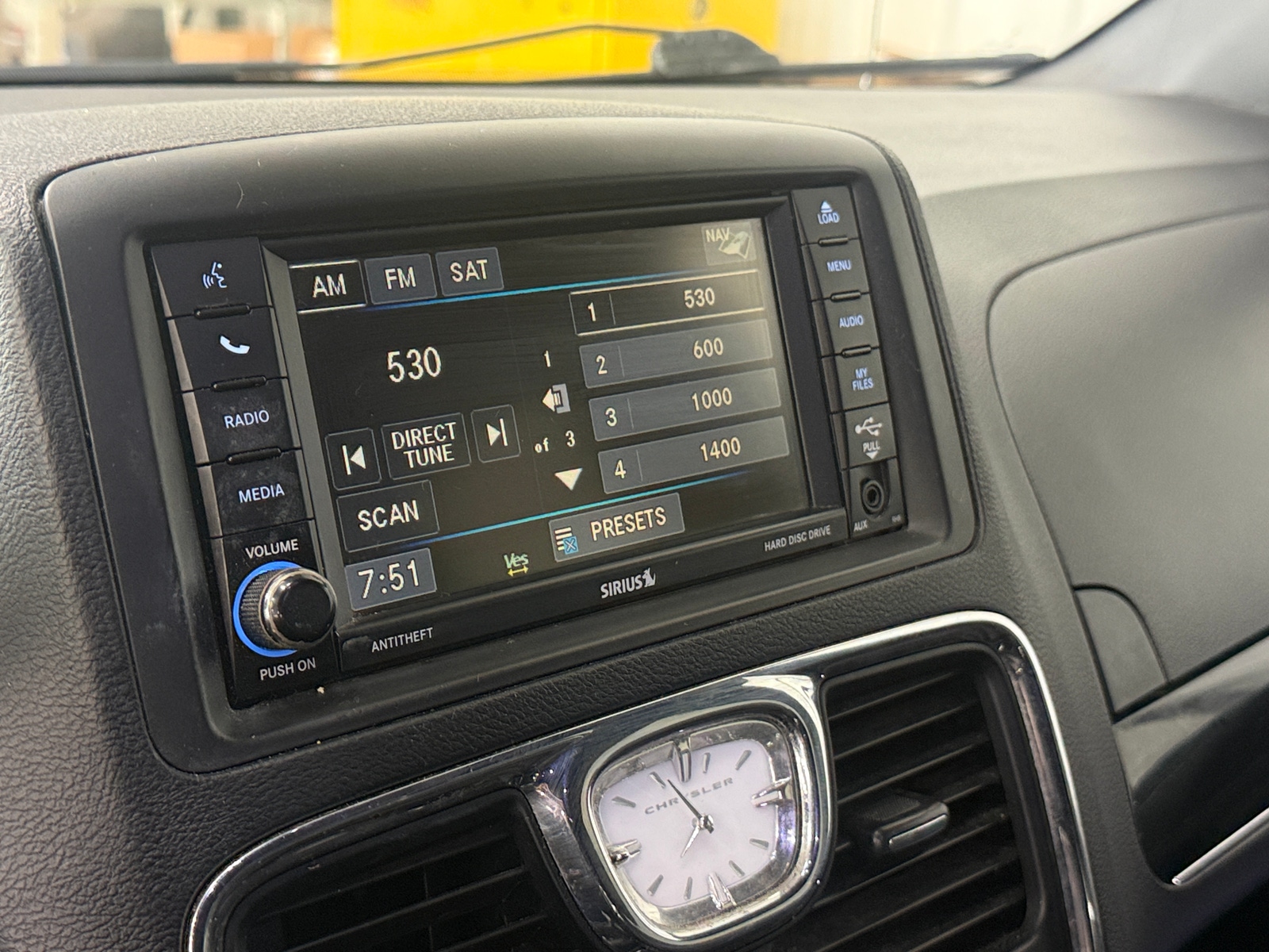 Thumbnail: 2016 Chrysler Town & Country - 3