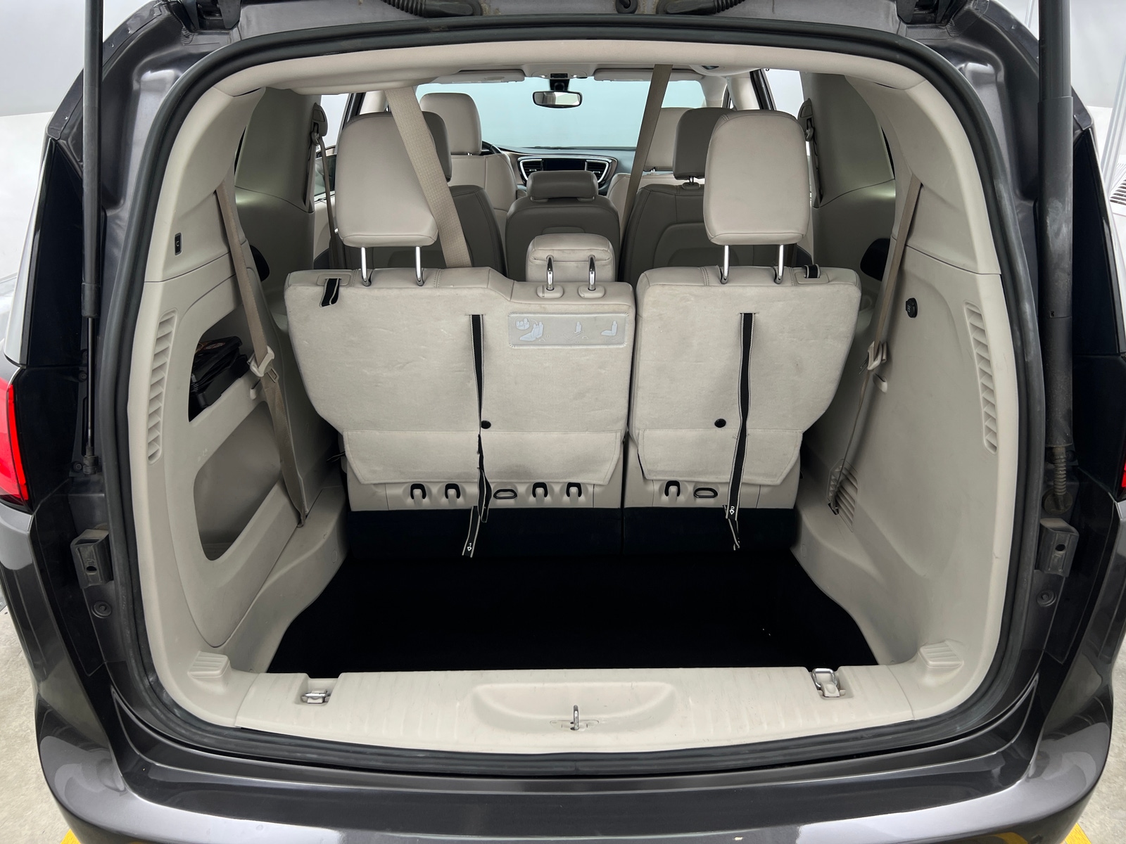 Thumbnail: 2018 Chrysler Pacifica - 6