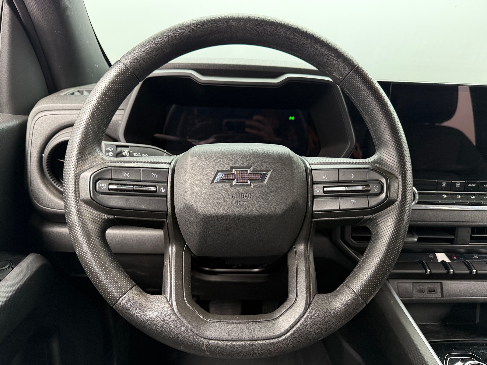 Thumbnail: 2024 Chevrolet Colorado - 5