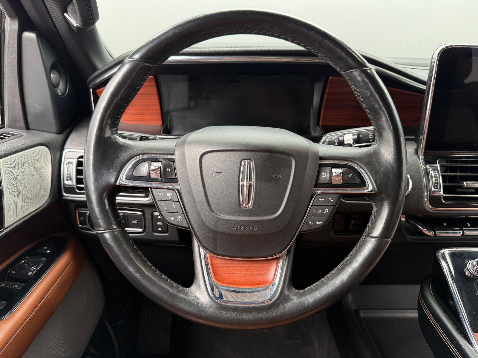 Thumbnail: 2020 Lincoln Navigator L - 4