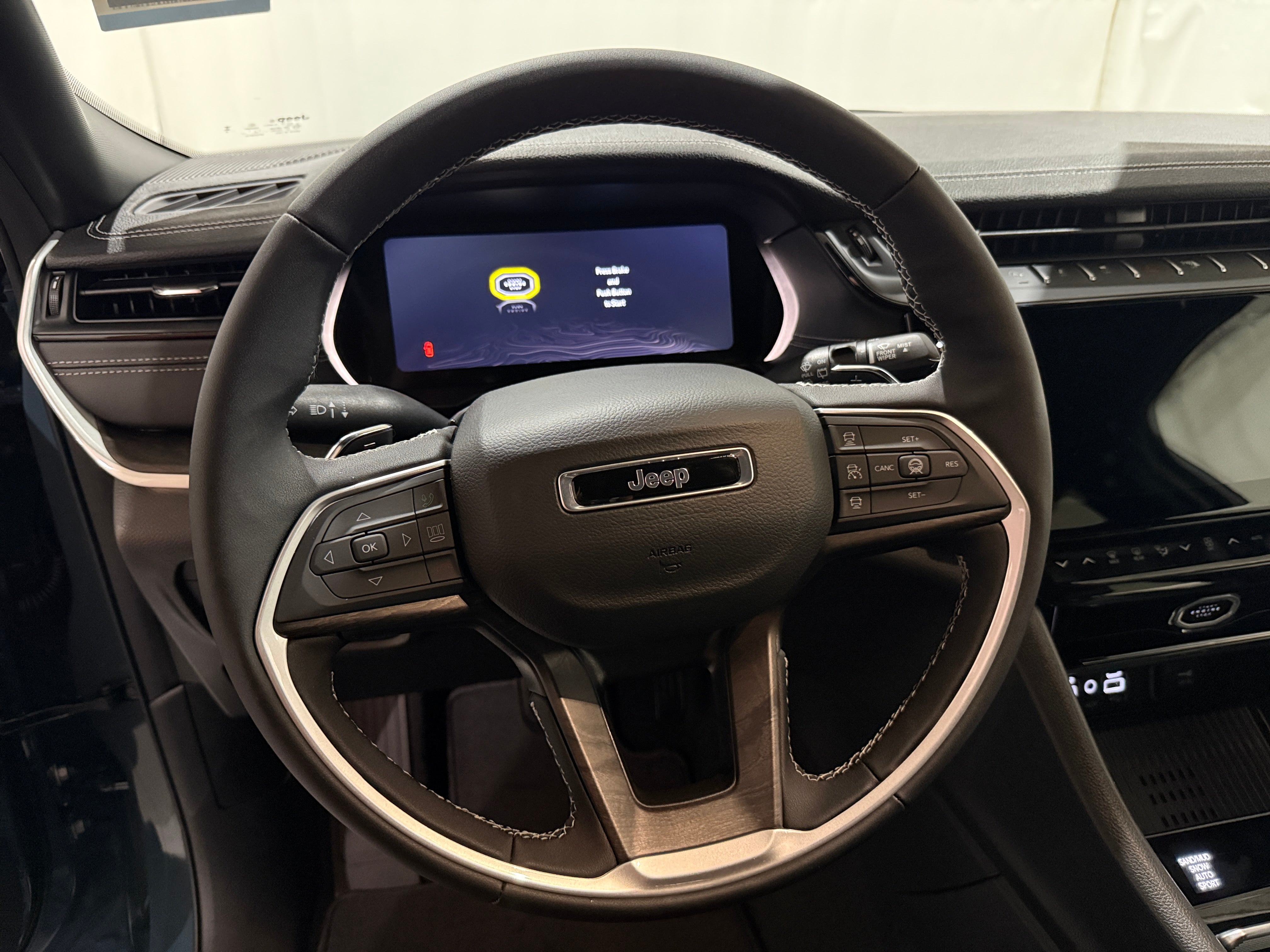 2026 Jeep Grand Cherokee Limited Reserve 4x4's photo