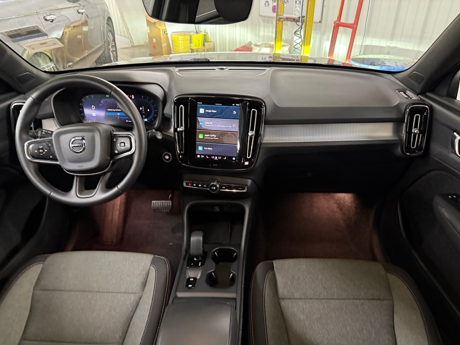 Thumbnail: 2025 Volvo XC40 - 3