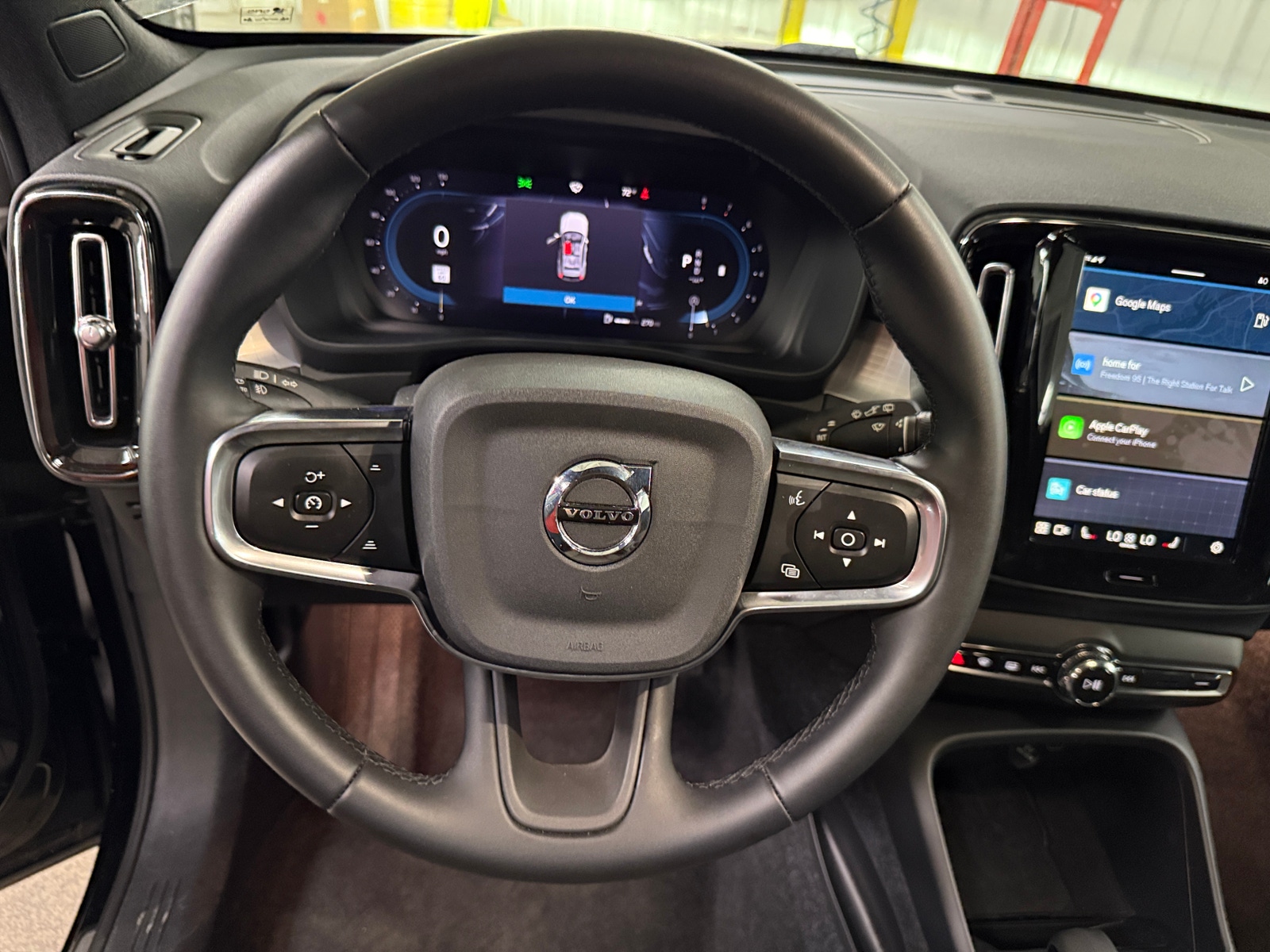 Thumbnail: 2025 Volvo XC40 - 5