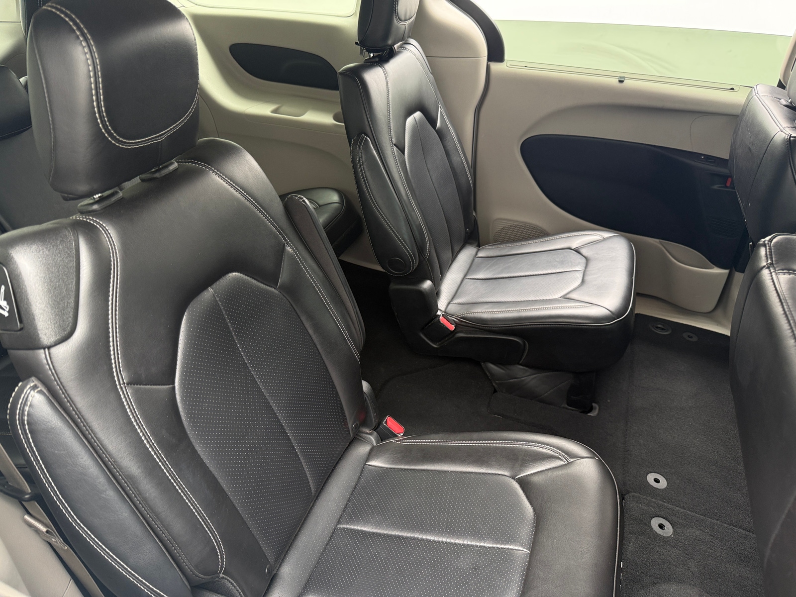 Thumbnail: 2023 Chrysler Pacifica - 5
