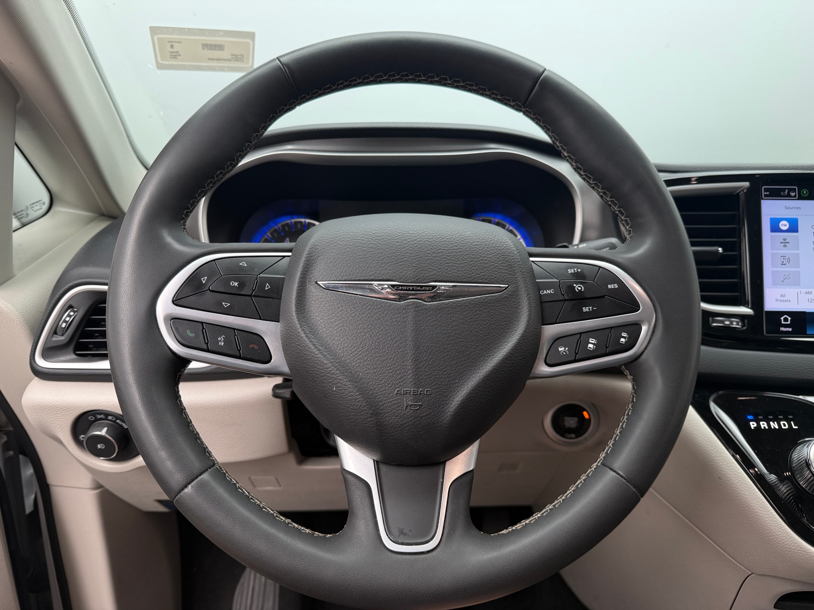 Thumbnail: 2023 Chrysler Pacifica - 4