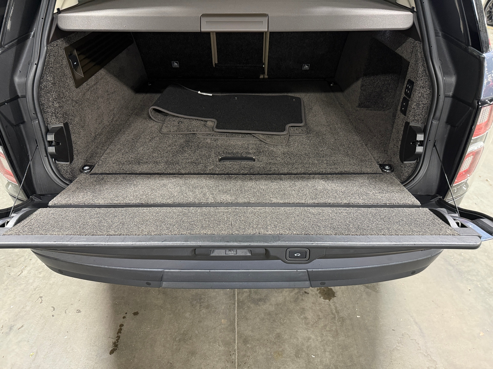 Thumbnail: 2021 Land Rover Range Rover - 6