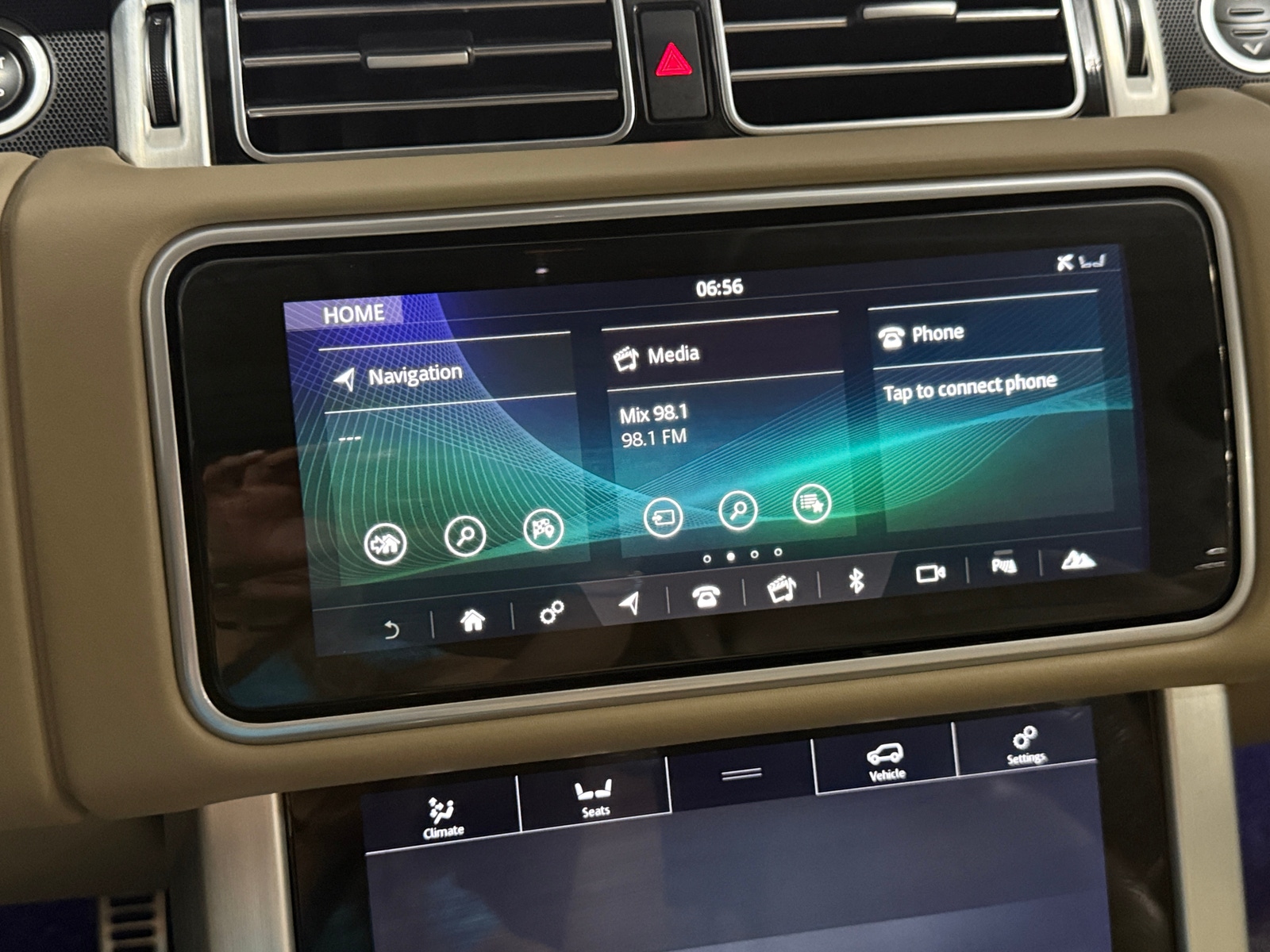 Thumbnail: 2021 Land Rover Range Rover - 3