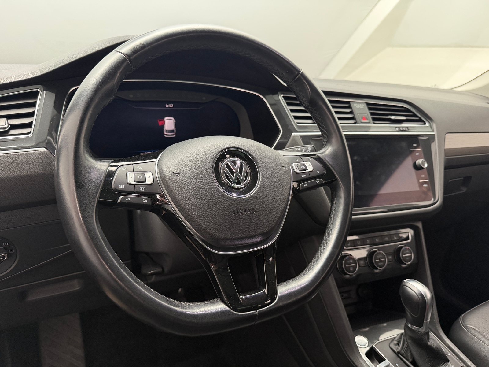 Thumbnail: 2019 Volkswagen Tiguan - 4