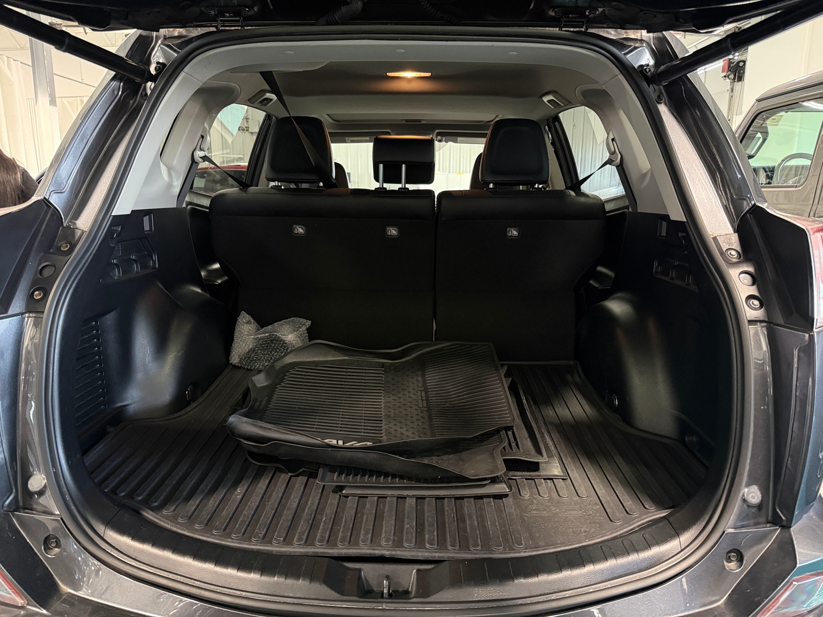 Thumbnail: 2018 Toyota RAV4 - 6