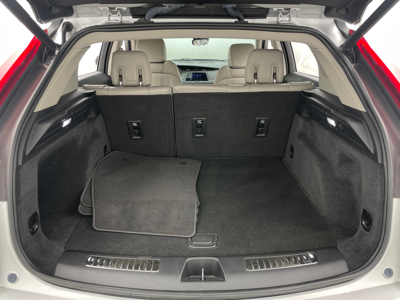 Thumbnail: 2019 Cadillac XT4 - 6
