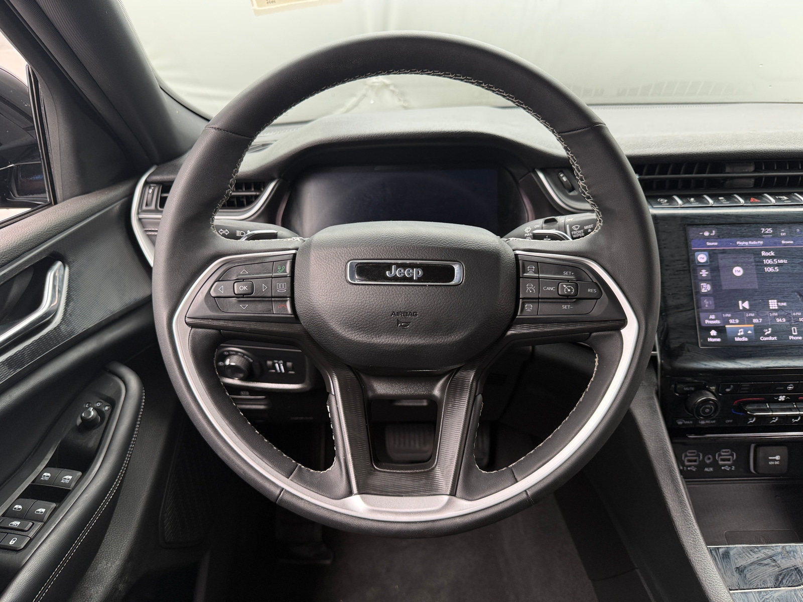 Thumbnail: 2025 Jeep Grand Cherokee - 4