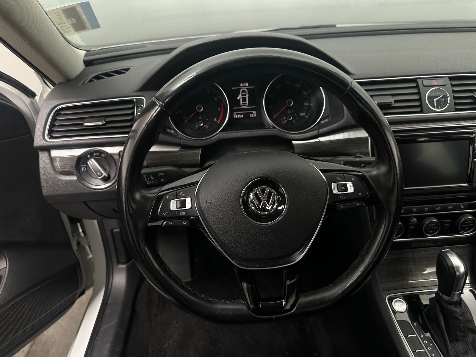 Thumbnail: 2017 Volkswagen Passat - 4