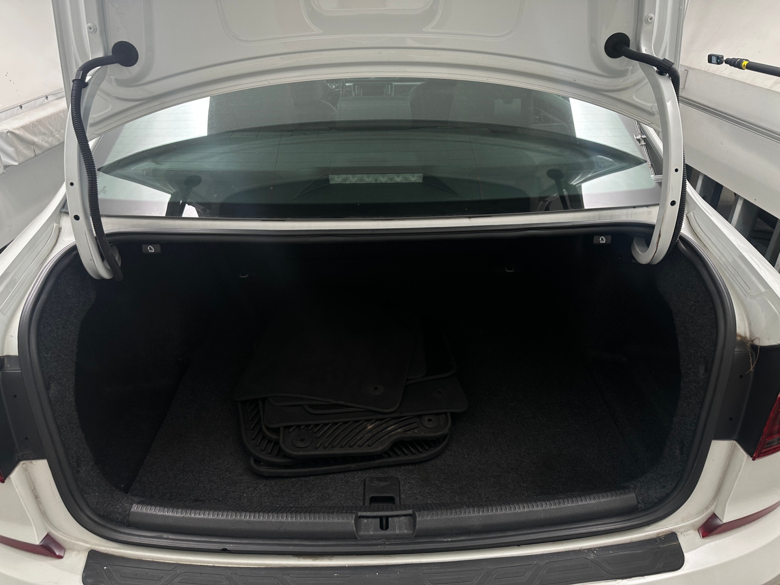 Thumbnail: 2017 Volkswagen Passat - 6