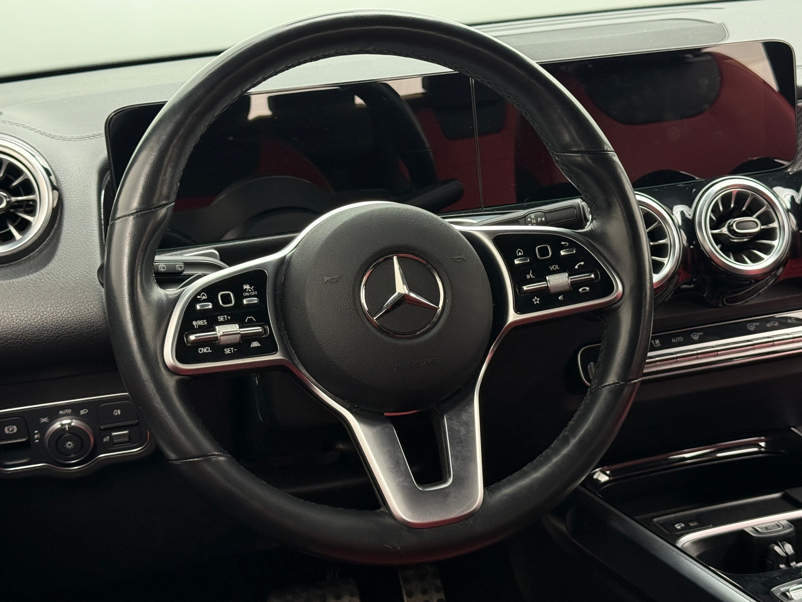 Thumbnail: 2022 Mercedes-Benz GLB - 4