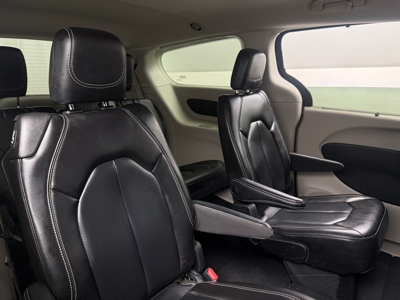 Thumbnail: 2023 Chrysler Pacifica - 6